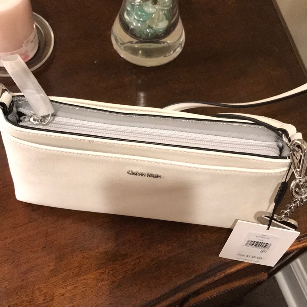 *SOLD* NWT Calvin Klein Medium Crossbody - Picture 4 of 7